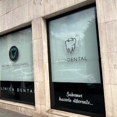 Fachada lateral clínica Lux Dental